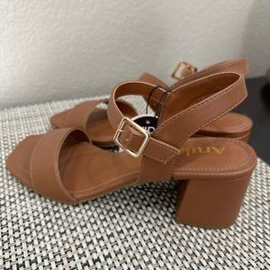 NWT Arula sandals